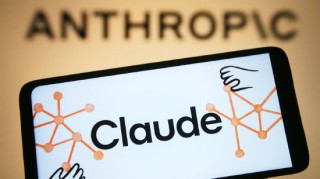 Anthropic的Claude登顶苹果免费应用榜，却出现“错误率升高”