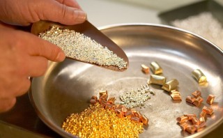 做空黄金与做多白银有何差异这种差异如何影响投资？