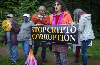 特朗普加密晚宴参加者吐槽：吃得糟透了，安保松懈，没机会和特朗普搭话