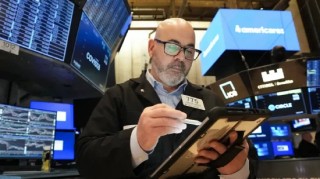 午盘：道指转涨 标普500指数基本持平