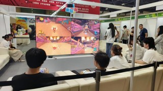 B站谷子墙、Switch2随便玩……我在好博会二次元区逛成“仓鼠囤货狂”