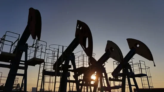 贸易战恐慌持续发酵 美国WTI原油跌破60美元关口  第2张