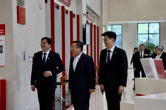 华夏银行党委书记杨书剑调研指导常州分行、南京分行工作  第1张