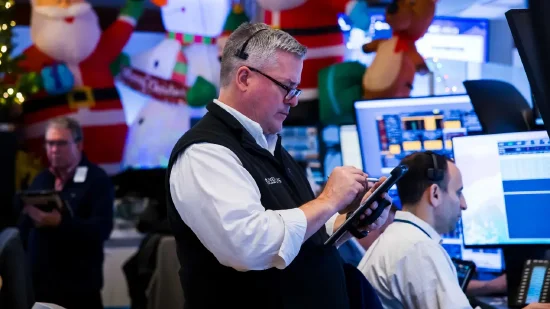 开盘：美股周三小幅低开 美国上周初请失业救济人数降至21.4万  第1张