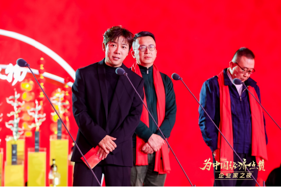 陈景河现场落泪，卢迈呼吁关注农村养育，韩璧丞展示仿生手抓哑铃……上百位企业家共话中国经济新动能  第22张