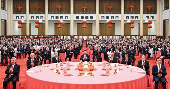 春节团拜会上的一个特别细节  第2张