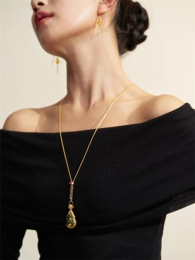 一件珠宝点亮春日场景，MiNG名皇珠宝以“天然质感”回应穿搭需求  第3张