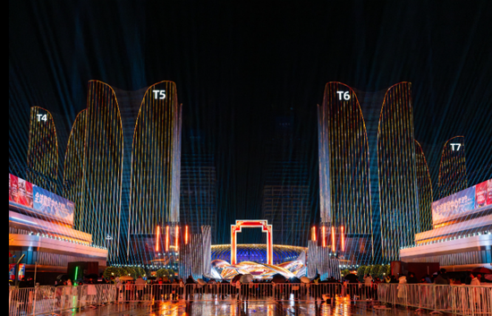 带动旅游收入超24亿元，“世界超市”赢麻了！春晚分会场成火爆打卡点！  第2张